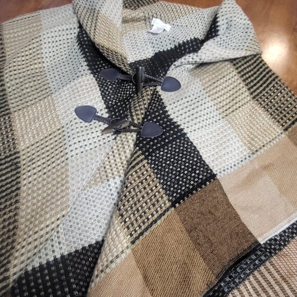 Collection Eighteen ~ ONE Size ~ Button Shawl Wrap ~ Excellent Condition - Picture 6 of 8